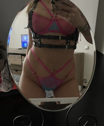 💋 Умею доставлять наслаждение и ощутить каждую твою тайну. 🌟 Запомни меня, я знаю, как сделать тебя счастливым. 😘 Живу в Москве, городе страсти и возможностей. 🌆 У меня есть фото, чтобы ты мог оценить мои очаровательные формы. 📸 Встреча со мной - это незабываемый опыт, от которого ты захочешь снова и снова. 💫 Не жди, позвони мне прямо сейчас, и я превратю твою фантазию в реальность. 🔥😉 12506, 20 лет